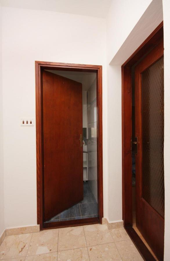 Apartment Vrbnik 5301B Exterior foto